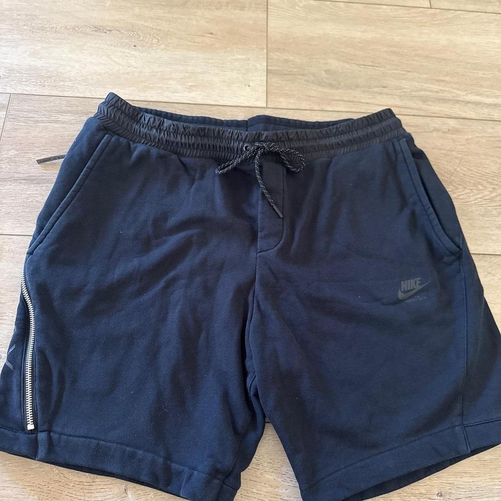 Nike sportswear tech black shorts size XL